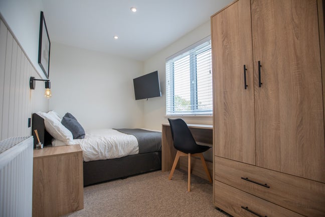 Smithcourt Drive | Professional | Ensuite Main Photo