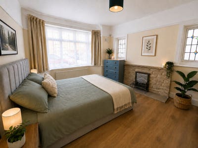 5 Bed Shared House – Town Centre, Train, JPM & RBH Main Photo