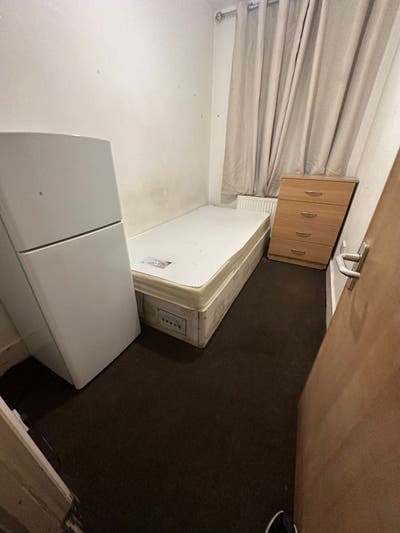 🛏️✨ Single Room to Let in - Neasden Main Photo