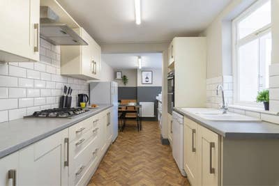 Spacious Rooms With En-Suite Available Main Photo