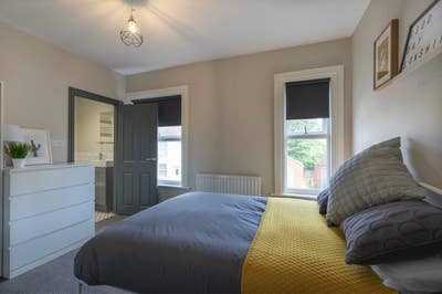 Spacious Rooms With En-Suite Available Main Photo