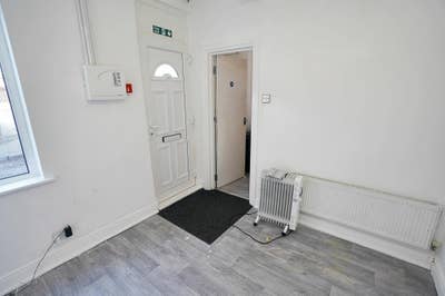 Single room room town centre shared bathroom  Main Photo
