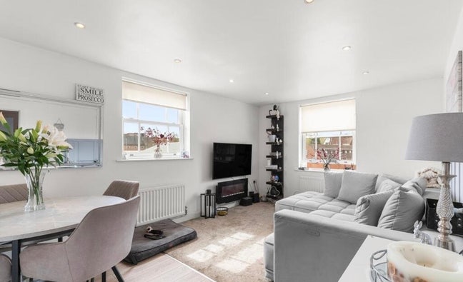 Room in Ware Main Photo