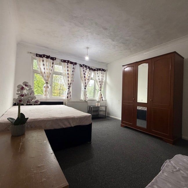 Double and single bedroom  Main Photo