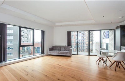 Double Room in a bright, luxurious 2 bed  Main Photo