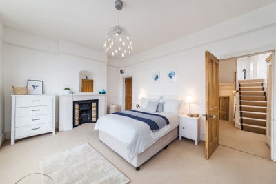 Huge Room with Ensuite and Walk in Wardrobe Main Photo
