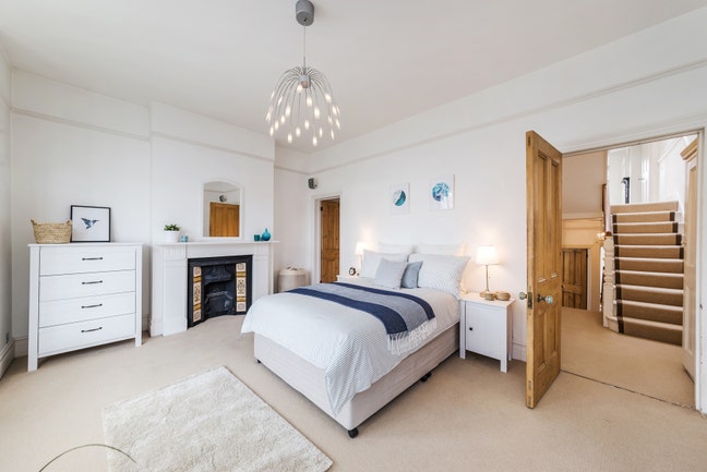 Huge Room with Ensuite and Walk in Wardrobe Main Photo