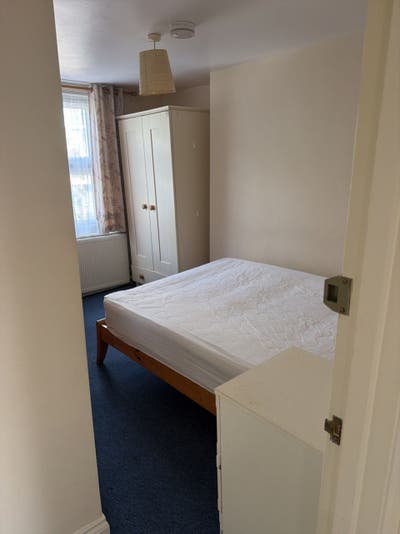 Looking for a flatmate!! Main Photo