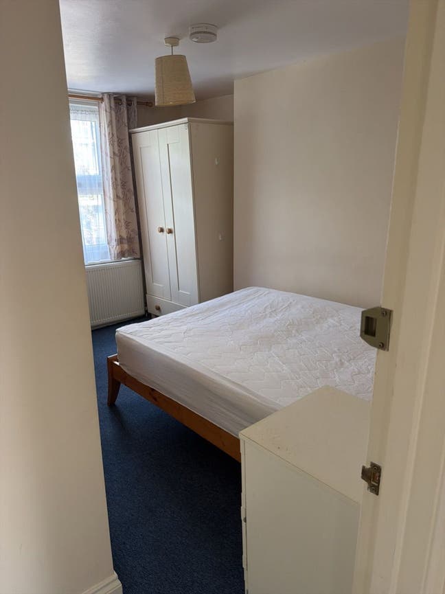 Looking for a flatmate!! Main Photo