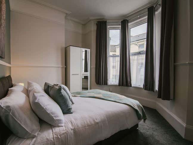 Bright Ensuite Double Room - Ilbert Street Main Photo