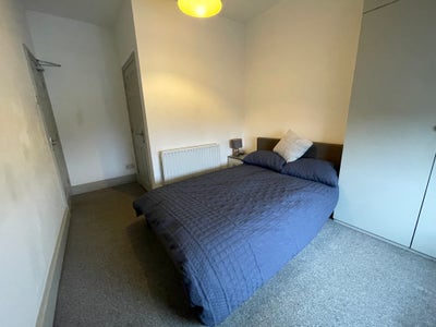 Ensuite Room in 5 Bedroom House Share in LS10! Main Photo