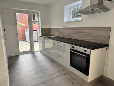 1 Bedroom Apartment with Kitchen and Ensuite  Main Photo