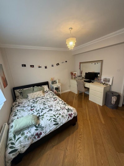 Spacious Double Room Available next to Hyde Park Main Photo