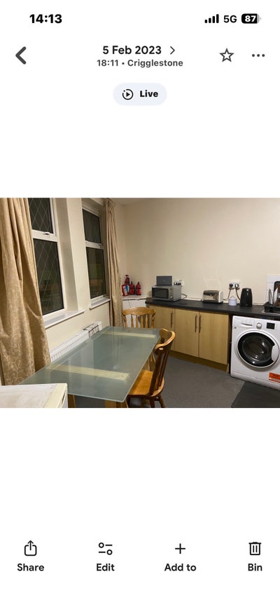Large bright double room Main Photo