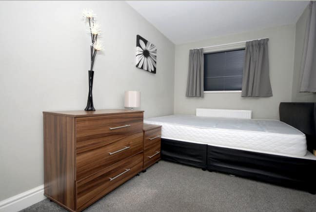 Room to Rent - Carr House Road  Main Photo