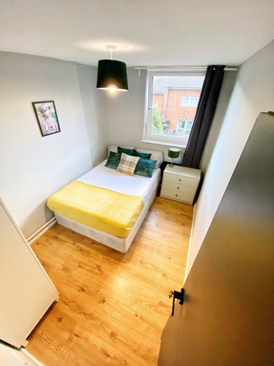 Large Double modern room  Main Photo