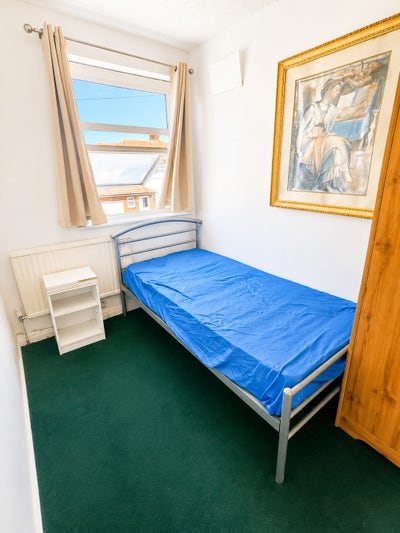 🏡 Furnished Single Room – &pound;560pm – Elm Park, RM12 Main Photo