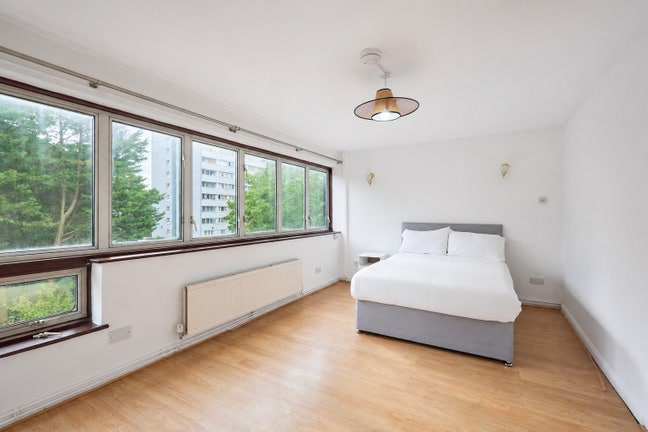 Bright Rooms near Mile End / Zone 2 Main Photo