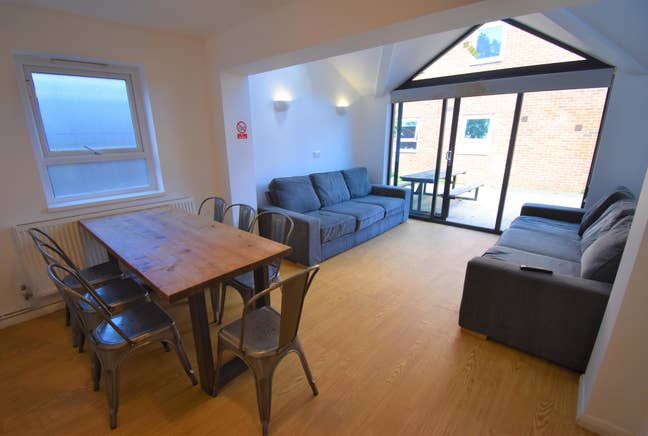 Student Rooms, Allcroft Road 🛌🟩 Main Photo