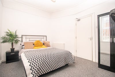1 Double Room Available in L7! ready 03/11/2026! Main Photo