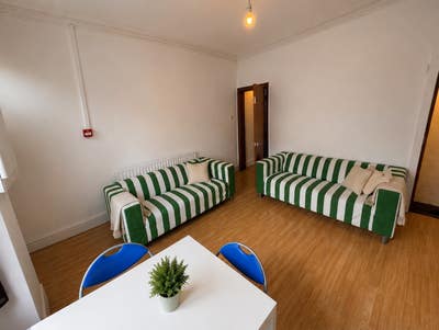 Prime Location!!! - Hyde Park Rooms Available - Main Photo