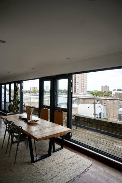 Double bedroom w private bathroom in spacious falt Main Photo