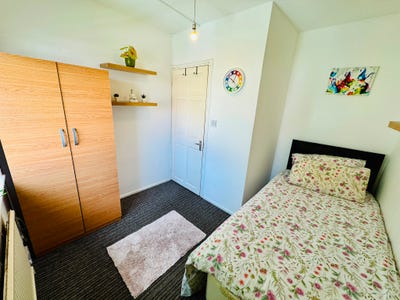 🏡 Affordable Single Room in West Acton – Zone 3 Main Photo