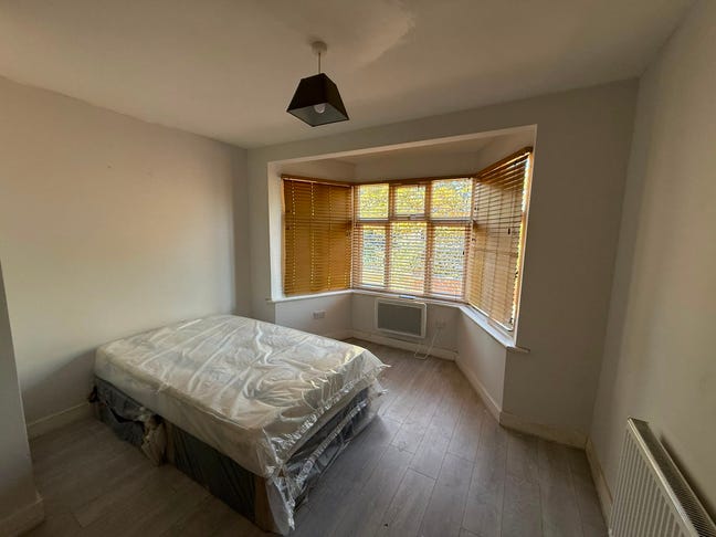 DSS - Studio Flat Available in Hanger Lane NW10 Main Photo