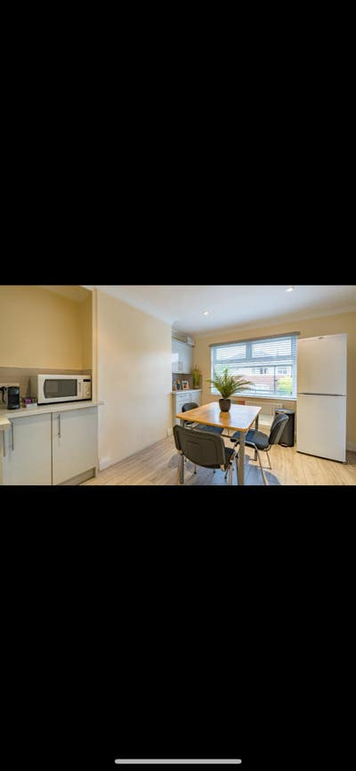 Looking for a housemate in Hyde Park! Main Photo