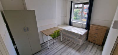 Two  Rooms in Mile End Station near Queen May Uni Main Photo