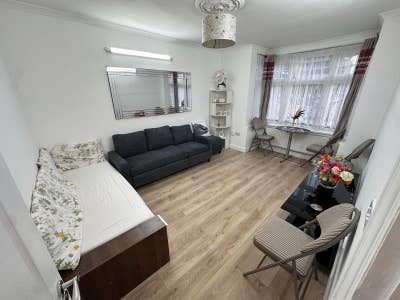 2 bedroom house to rent with 2 bathrooms Main Photo