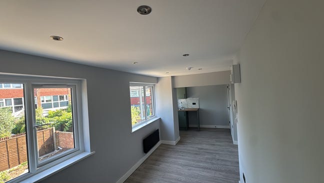 DSS-Studio Flat Available in Twickenham TW10 Main Photo