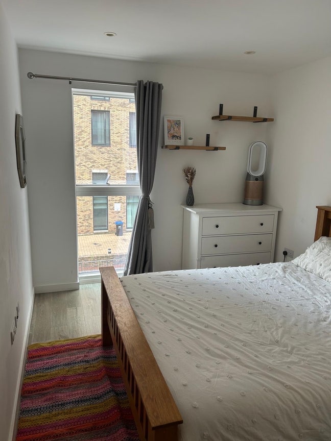 Spacious Master Bedroom with En Suite Main Photo