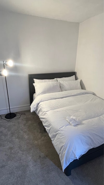 ✨Double Room – Fresh, Bright & Ready to Move Into Main Photo