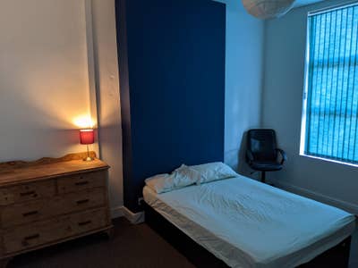 Large room in Victoria Park! Bills included Main Photo