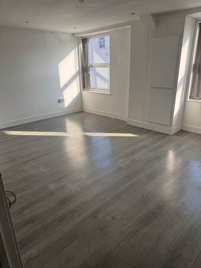 2-Bedroom Flat Available - LU1  Main Photo