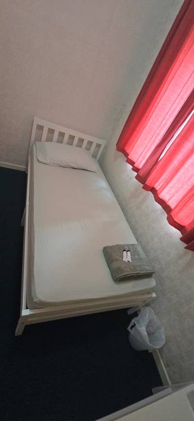 Single Room Available in Stanwell-TW19 7PP Main Photo