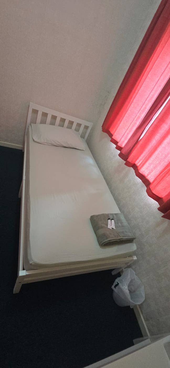 Single Room Available in Stanwell-TW19 7PP Main Photo