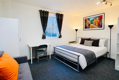🏠Whitechapel/Aldgate Whole 3Bed  | Incl Bills Opt Main Photo