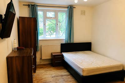 Double Room Available in Roehampton | 24HH Main Photo