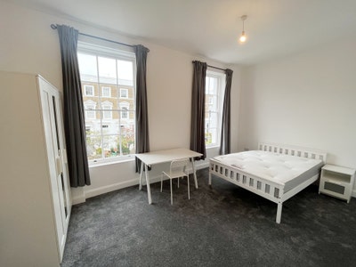 🔥 Luxury Ensuite Rooms in Massive Town House 🌟 Main Photo