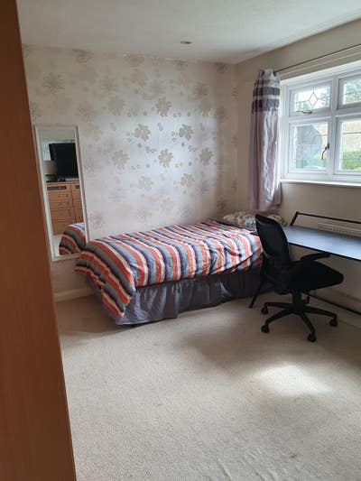 Double Room in a Quiet Chelmsford Home - CM17Qa Main Photo