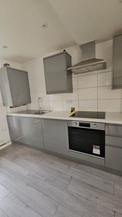 Delightful two bedroom flat to rent in  SW2 Main Photo