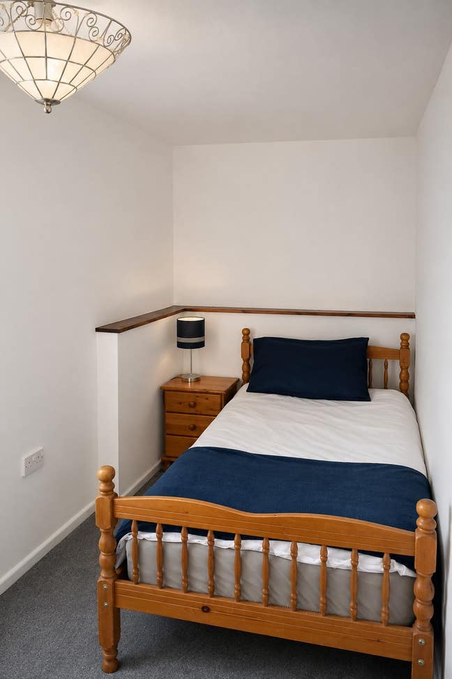 Single Room Available - Soham Main Photo