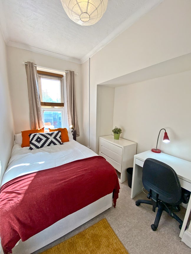 Double Rooms – Bills Inc, No Deposit, Bishopston  Main Photo
