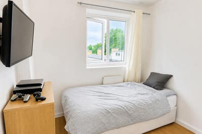 Affordable Single Room with Smart TV | Putney SW15 Main Photo