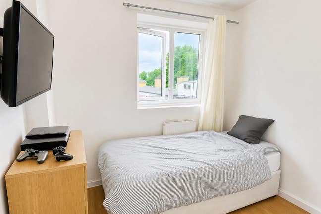 Affordable Single Room with Smart TV | Putney SW15 Main Photo