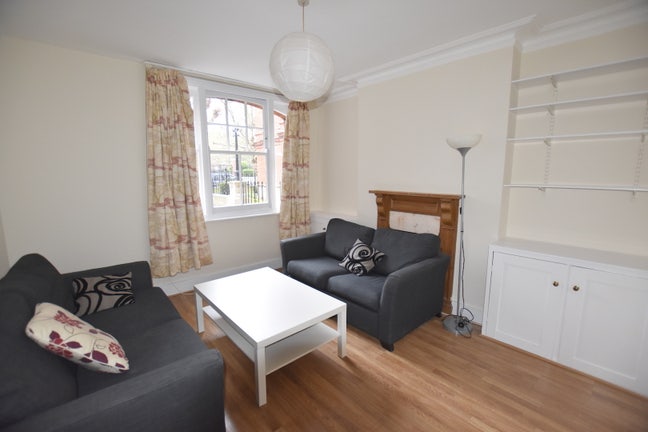 Stunning two bedroom flat Main Photo