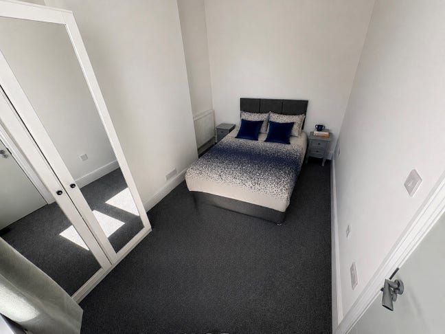 Stunning doubles in refurbed Hanham house share Main Photo