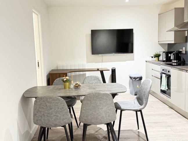 Spacious Double Room with Private Patio  Main Photo